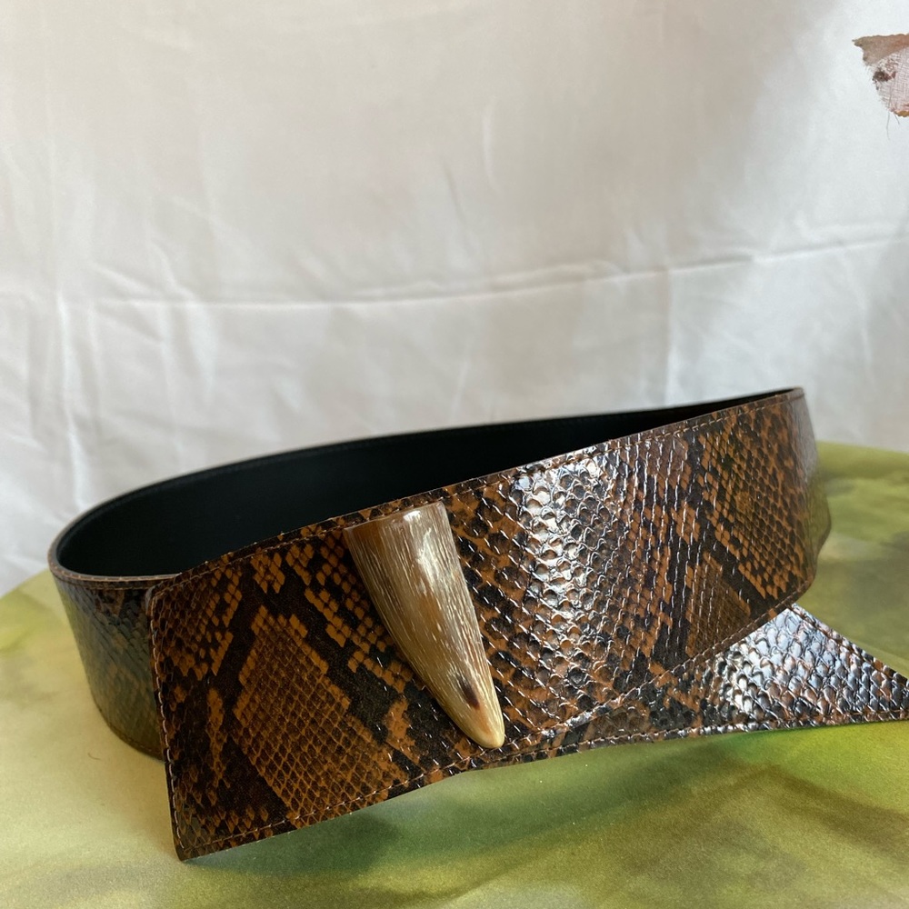 Imitation snake print belt